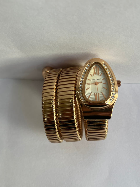 Luxury Gold Oval Dial Bracelet Watch with Crystal Bezel